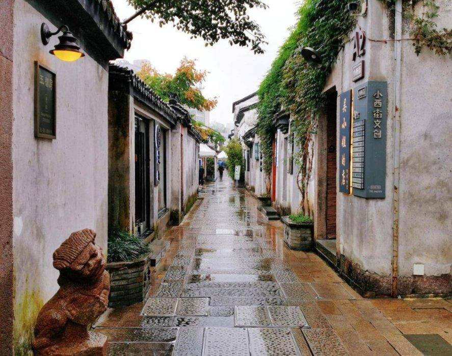 逃出昏暗的房子